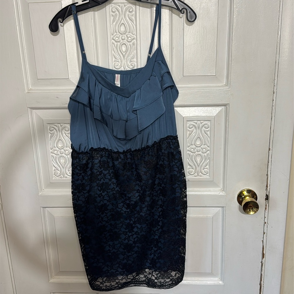 Xhilaration Womenโs Black Lace Ruffle & Lace Front Poly Dress Lined Size XL